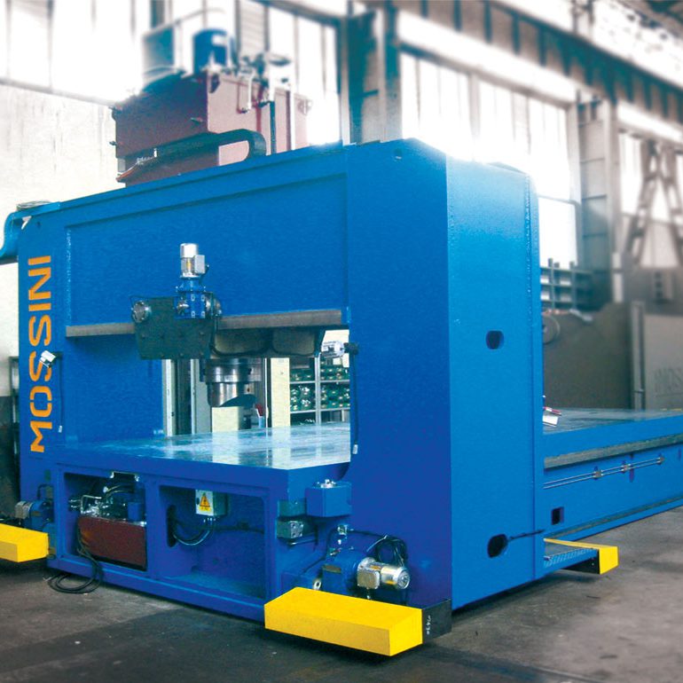 HYDRAULIC PORTAL-PRESSES FOR RECTIFYING STEEL PLATES